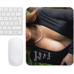 Tapis de souris sexy femme brune écran focus