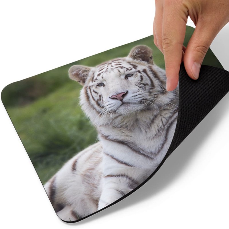 Tapis de souris tigre blanc majestueux en prairie