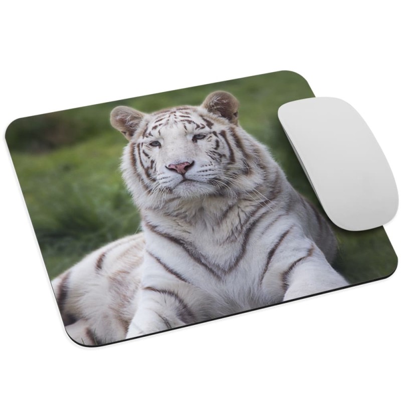 Tapis de souris tigre blanc majestueux en prairie
