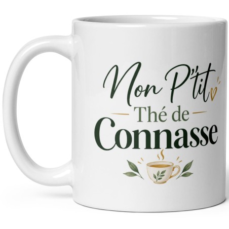 Mug blanc Mon P’tit Thé de Connasse avec petite tasse de thé fumante, feuilles de thé et cœur doré