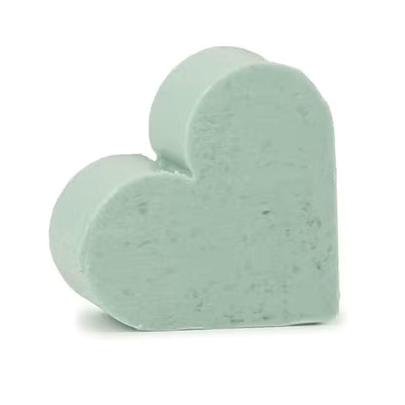 Mini savon artisanal bleu en forme de cœur au parfum de fleur de lotus, petit cadeau zen