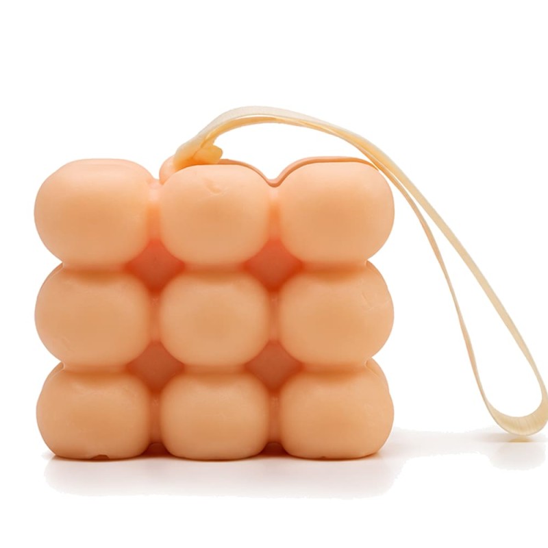 Savon de massage artisanal couleur corail au parfum de géranium et de santal, avec cordon, idée cadeau pour maman